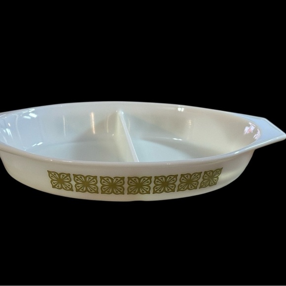 Vintage Pyrex 1.5 QT Divided Casserole Dish - Verde Pattern (Model 063) - Picture 5 of 5